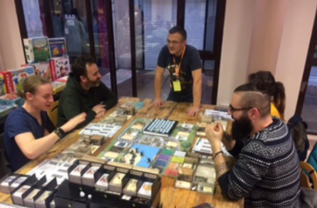 Partie test du jeu Valanda avec plusieurs joueurs